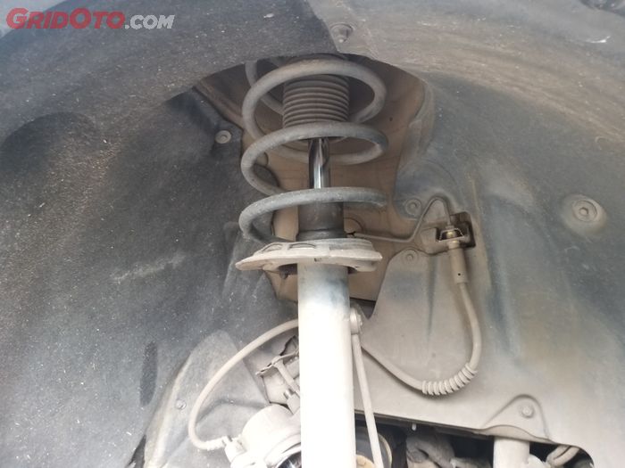 mobil bekas, kolong mobil, manfaat cuci kolong mobil, apa manfaat cuci kolong mobil, kenapa harus cuci kolong mobil setelah liburan, kenapa kolong mobil harus dicuci, Ini Sebabnya Kolong Mobil Harus Dibersihkan Pasca Libur Long Weekend