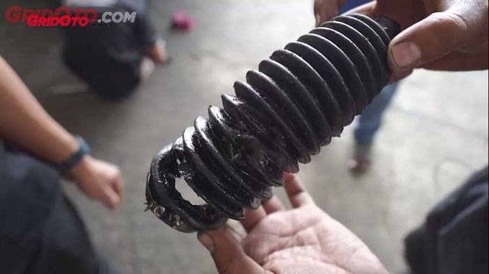 power steering, power, selang, steering, Selang power steering, Ciri-ciri Selang Power Steering Mobil Bocor dan Cara Mengatasinya