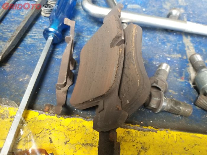 mobil bekas, gejala piringan cakram tipis, gejala piringan cakram mobil tipis, apa gejala piringan cakram aus, kenapa piringan piringan cakram bisa ais, Ini Beberapa Gejala Piringan Cakram Mobil Bekas Perlu Diganti Baru