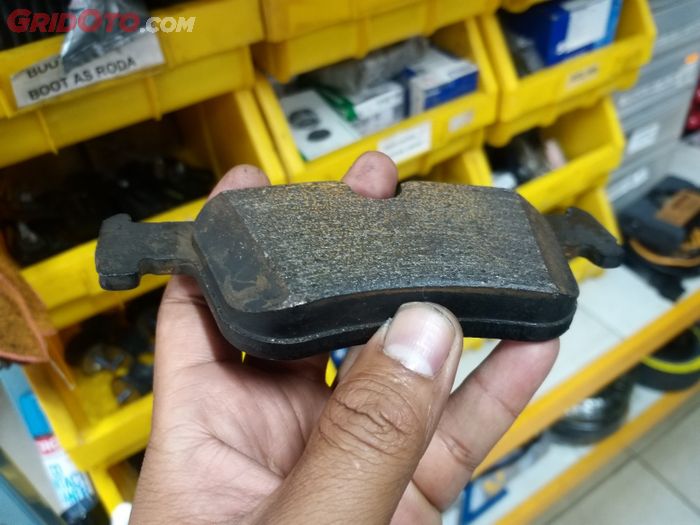 mobil bekas, kampas rem, rem mobil, kampas rem mobil, manfaat bersihkan kampas rem, manfaat bersihkan kampas rem mobil, apa manfaat bersihkan kampas rem mobil, bersihkan kampas rem, bersihkan kampas rem mobil, Selain Bikin Pakem, Ini Manfaat Lain Bersihkan Kampas Rem Mobil Secara berkala