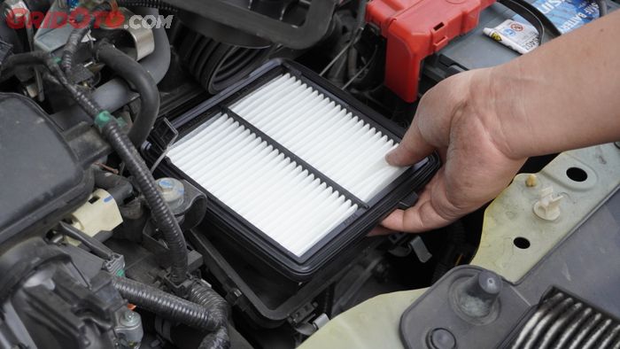 mesin mobil, filter udara, filter, ruang bakar, Jangan Kelamaan, Segini Batas Usia Pakai Filter Udara Mesin Mobil
