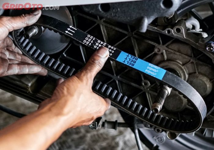motor matic, v-belt motor matic, Cara Bersihkan V-Belt, cara yang benar bersihkan v-belt, cara yang benar bersihkan v-belt motor matic, cara bersihkan v-belt motor matic, Cara Mudah Membersihkan V-belt di Motor Matic, Jangan Pakai Cairan ini
