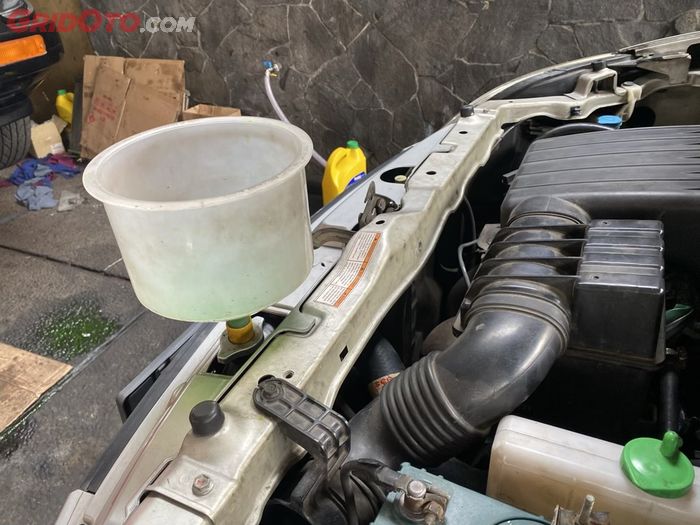 mobil bekas, radiator mobil, flushing radiator, flushing radiator mobil, cara flushing radiator, cara flushing radiator mobil, Begini Cara Flushing Radiator Mobil Bekas Sendiri di Rumah, Hemat Biaya