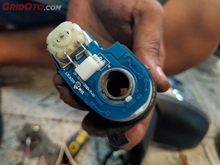 spion, spion mobil, Spion Retract, Pasar Segar Cinere, Segini Biaya Ubah Spion Mobil Biasa Jadi Melipat dan Buka Otomatis