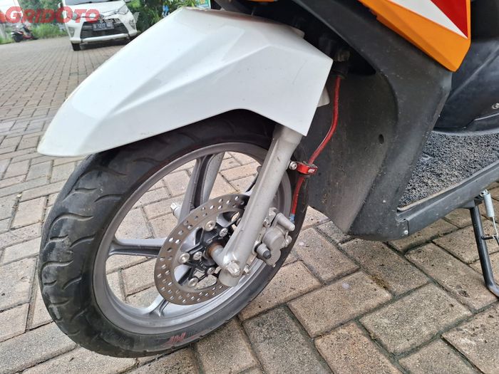 motor matic, sokbreker motor, penyebab sokbreker jeduk, sokbreker jeduk, penyebab sokbreker ngejeduk, Ini Sebabnya Sokbreker Depan Motor Matic Jeduk Saat Kena Lubang