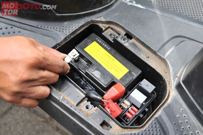 aki motor, motor bekas, cara bikin aki awet, cara bikin aki gak gampang soak, trik bikin aki gak gampang soak, Cara Bikin Aki Motor Yang Jarang Dipakai Enggak Gampang Soak