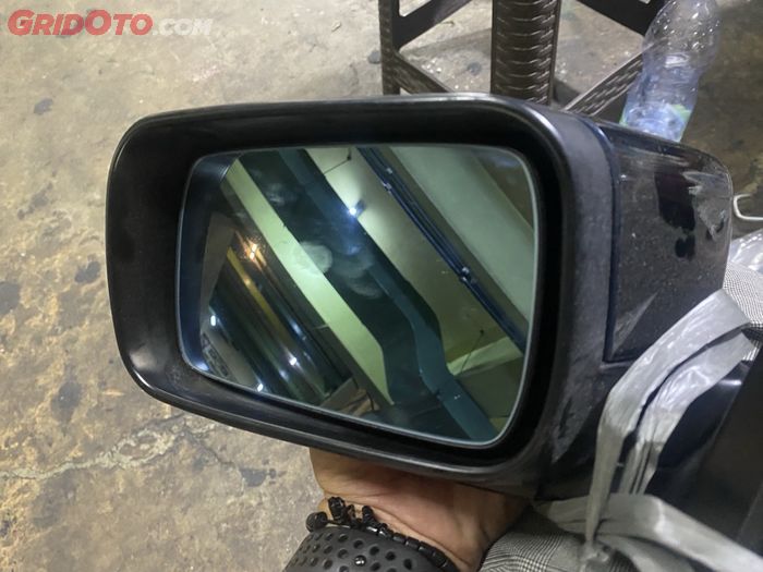 kaca spion, kaca, biaya, toyota fortuner, pecah, Spion beton, Kaca Spion Fortuner Pecah Enggak Usah Panik, Segini Biaya Gantinya