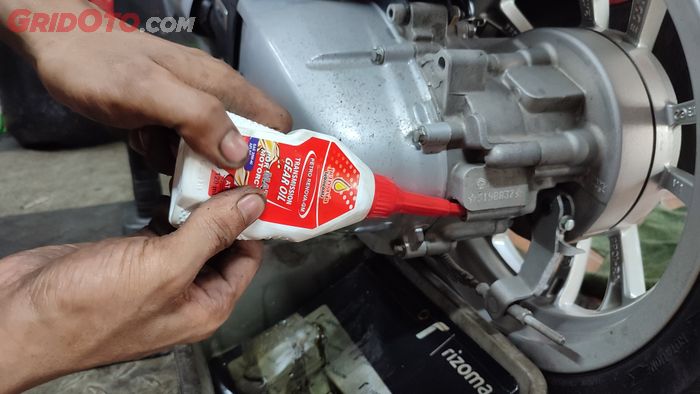motor matic, gardan, gardan motor matic, cara gardan motor matic bebas siul, penyebab gardan motor bersiul, gardan motor matic bersiul, Pakai Cara Ini Gardan Motor Matic Kalian Dijamin Bebas Siul, Simak