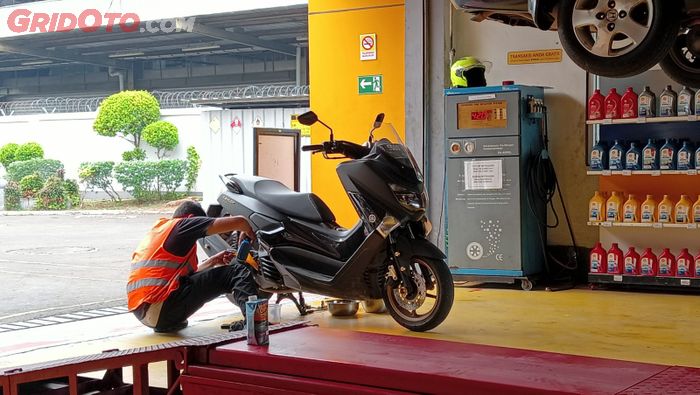 oli mesin, motor bekas, oli mesin motor, vampir oli, batas wajar vampir oli, batas wajar vampir oli di mesin, batas wajar vampir oli di mesin motor, vampir oli mesin motor, Baru Tahu, Ternyata Segini Batas Aman Vampir Oli di Mesin Motor Bekas