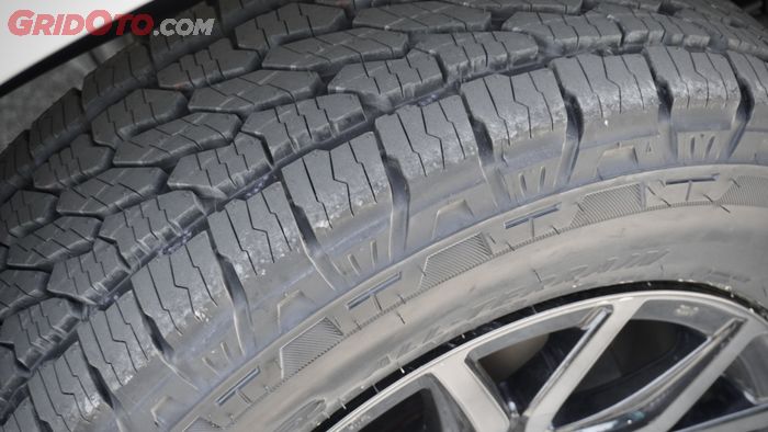Kaki-kaki, botak sebelah, keausan, spooring, Jangan Anggap Remeh Ban Mobil Botak Sebelah, Ini Dampak Jika Dibiarkan