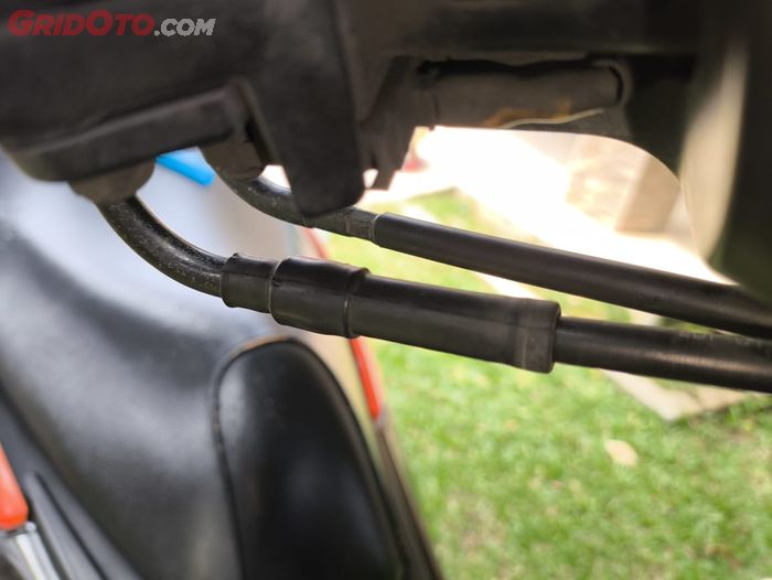 kabel gas, cara bikin lancar gas motor matic, cara bikin lancar kabel gas motor matic, kabel gas motor matic, kabel gas motor matic seret, kabel gas seret, Begini Cara Memperbaiki Kabel Gas Motor Matic Yang Seret agar Lebih Lancar