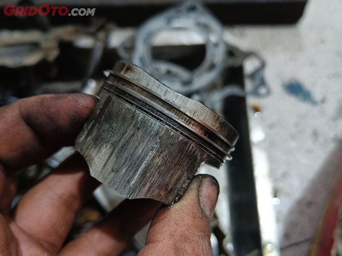 oli mesin, motor matic, mesin motor, oli mesin motor, bahaya sering telat ganti oli, dampak motor matic sering telat ganti oli, motor matic sering telat ganti oli, bahaya motor matic sering telat ganti oli, risiko motor matic sering telat ganti oli, Inilah Yang Terjadi Bila Sering Telat Ganti Oli Mesin Motor Matic