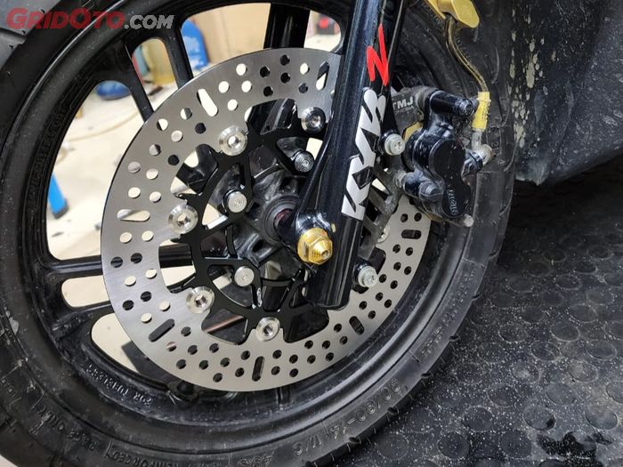 motor matic, rem cakram, piringan rem cakram, kelebihan rem cakram besar, kelebihan piringan rem cakram besar di motor matic, kelebihan motor matic pakai piringan rem cakram besar, Ternyata Ini Kelebihan Motor Matic Pakai Piringan Cakram Lebih Gede