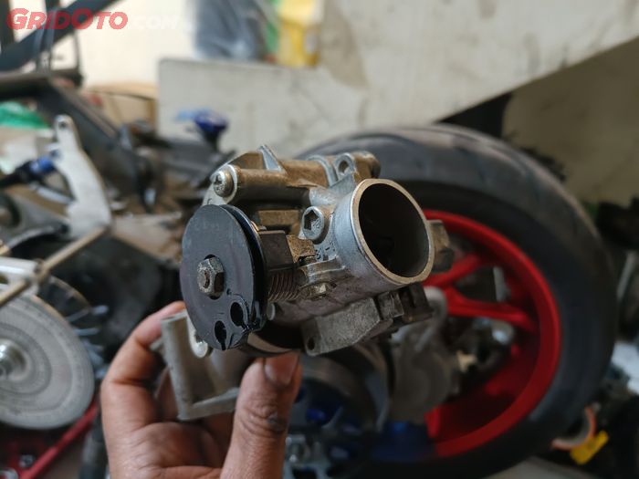 motor matic, throttle body motor, Sensor TPS, idle screw, throttle body motor matic, sensor tps motor matic, Ini Sebabnya Sensor TPS dan Idle Screw Motor Matic Jangan Terkena Cairan Cleaner