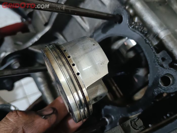 mesin mobil, mobil bekas, oli mesin, oli mobil, oli mesin mobil, dampak telat ganti oli, dampak motor matic telat ganti oli mesin, dampak telat ganti oli mesin, motor matic telat ganti oli mesin, Nggak Main-main, Ini Efek Dahsyat Telat Ganti Oli Mesin di Motor Matic