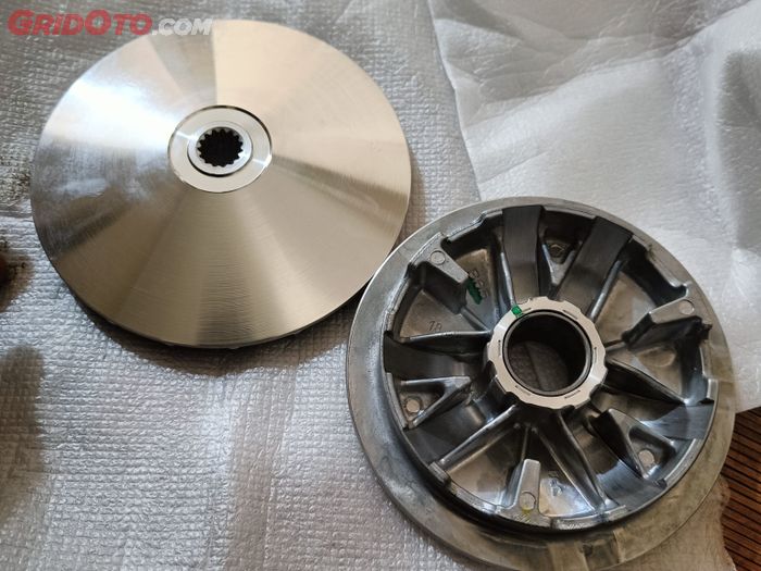 motor matic, pulley, pulley aftermarket, modifikasi pulley depan, Anak Muda Bisa Senyum, Ini Efeknya Bolongin Pulley Depan Motor Matic