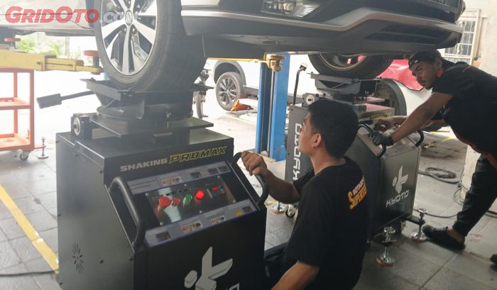 mobil bekas, mobil limbung, penyebab mobil limbung, kenapa mobil limbung, komponen penyebab mobil limbung, Mobil Limbung saat Kecepatan Tinggi? Beberapa Komponen Ini Penyebabnya