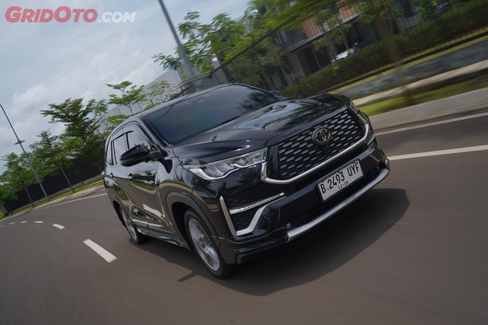 jarak tempuh, Innova Zenix Hybrid, Toyota Kijang Innova Zenix Hybrid, Chery Tiggo 8 CSH, Tiggo 8 CSH, Jarak Tempuh Listrik Innova Zenix Hybrid Vs Tiggo 8 CSH, Beda Jauh
