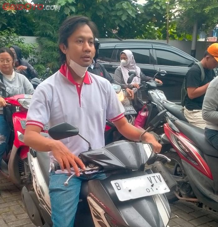 pemutihan pajak, Samsat Ciledug, Pajak kendaaran, warga cileduk, program pemutihan pajak, Senangnya Warga Cileduk, Pajak Motor 5 dan 16 Tahun Mati, Cuma Bayar Rp 300 Ribuan