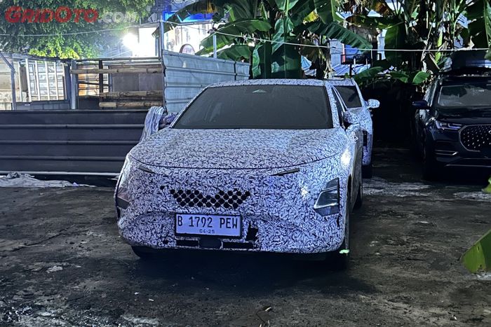 chery, Omoda 5, Omoda, Chery Tiggo 8, Terpantau, Potret Chery Tiggo 8 Dan OMODA 5 Facelift Dalam Kamuflase