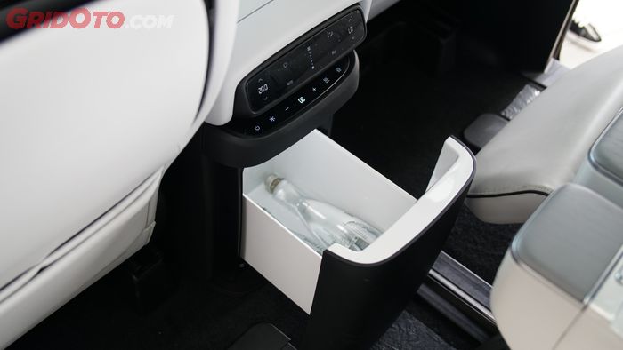 Kulkas, minibar, XPeng, Xpeng X9, Fitur XPENG X9 Ini Semacam Minibar Yang Bisa Dibawa Kemana-mana