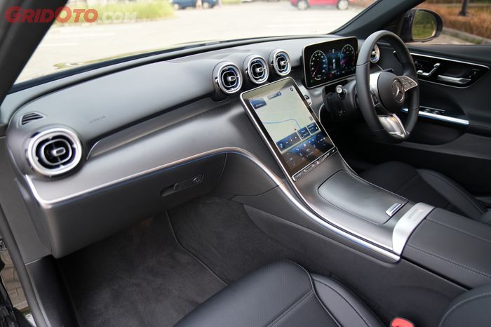 mercedes-benz, c class, mercedes-benz c200, Ambient Lighting, Satu Fitur Ini Jadi Kemewahan Khas Kabin Mobil Mercedes-Benz C Class
