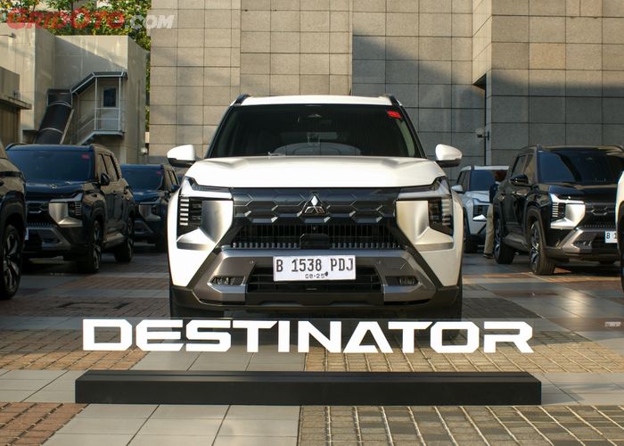 mitsubishi, mobil baru, sirkuit sentul, berita foto, Mitsubishi Destinator, Harga Mulai Rp 385 Juta, Seganteng Ini Paras Mitsubishi Destinator