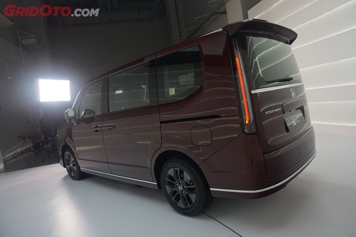 mobil baru, honda, honda step wgn, GIIAS 2025, Honda StepWGN e:HEV, Spesifikasi Honda Step WGN Hybrid yang Baru Rilis di GIIAS 2025