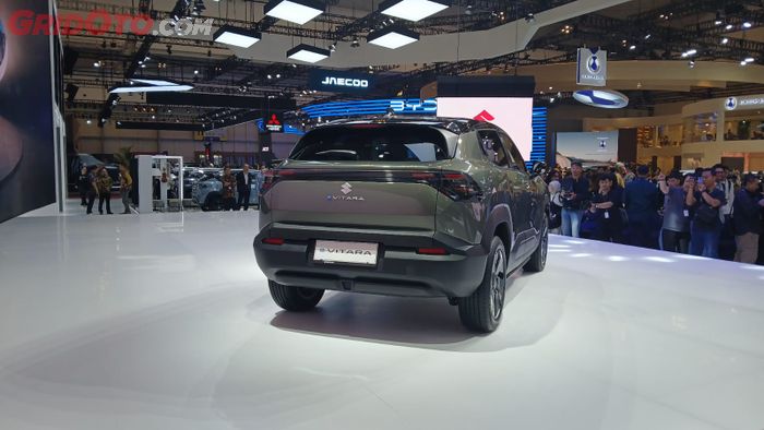 suzuki, Mobil listrik suzuki, GIIAS 2025, Suzuki e Vitara, e Vitara, Suzuki e Vitara Mejeng Ganteng GIIAS 2025, Sudah Bisa Pesan di Dealer?