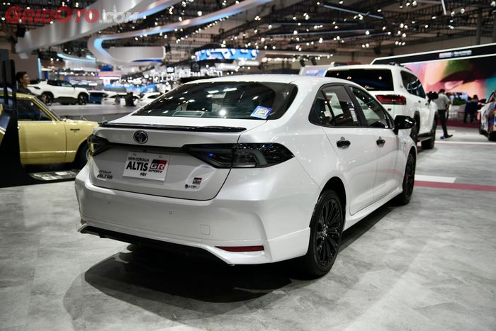 corolla altis, toyota corolla altis, gr sport, Toyota Corolla Altis GR Sport, Toyota Corolla Altis GR Sport, Sedan Eksekutif Tampil Sporty