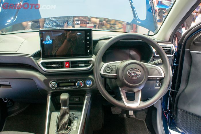 mobil baru, fitur, daihatsu, Daihatsu Rocky Hybrid, GIIAS 2025, Intip Interior Daihatsu Rocky Hybrid, Fiturnya Lebih Wow Dari Rocky