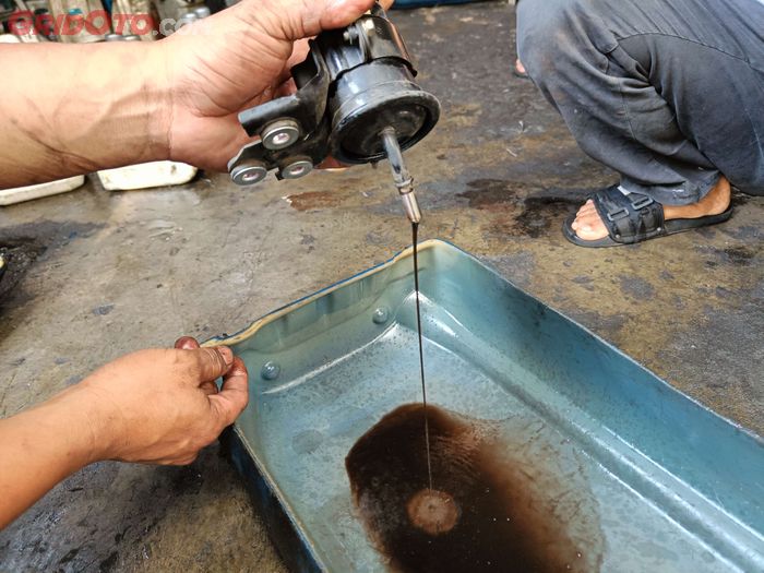 debu, kotor, filter udara, dibersihkan, filter bensin, angin bertekanan, loyo, Tarikan Mesin Mobil Terasa Loyo, Coba Cek Dulu Bagian Ini Deh
