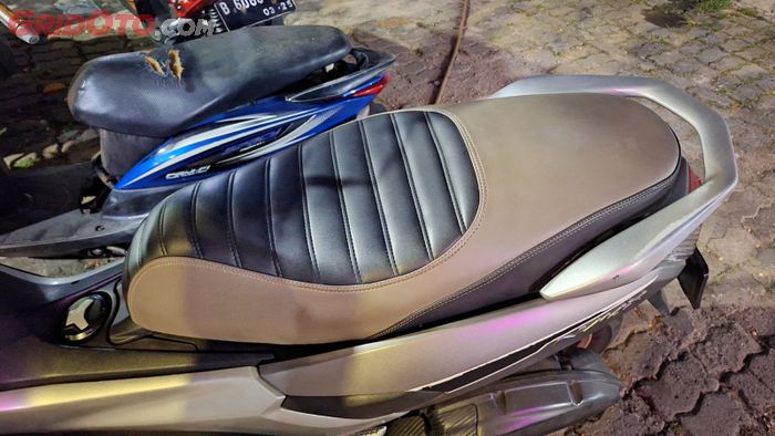 jok motor, Busa Latex, David Jok, Baru Tahu, Pasang Busa Latex Asal Tempel Malah Bikin Jok Motor Keras