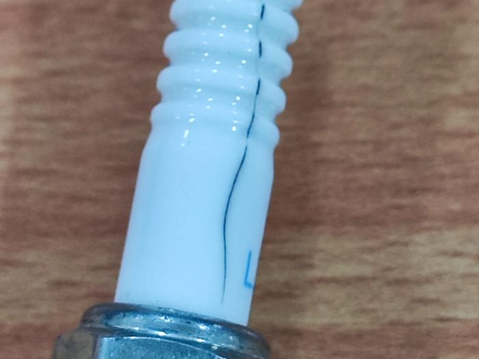 mobil bekas, busi mobil, penyebab insulator busi retak, penyebab insulator busi mobil retak, insulator busi mobil, Ternyata Insulator Keramik Busi Mobil Bisa Retak Cuma Karena Hal Ini