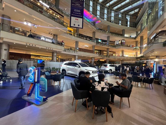 pt toyota-astra motor, hybrid electric vehicle, Toyota Kijang Innova Zenix, Jap Ernando Demily, Toyota Space, Mau Beli Mobil Hybrid, Main ke Toyota Space Banyak Promo Menarik