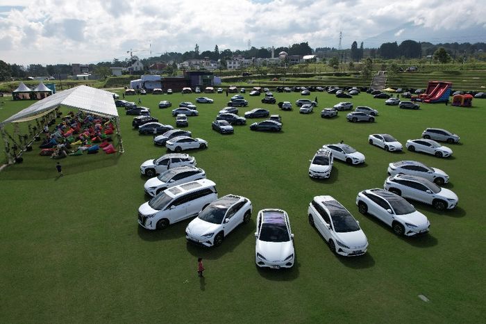 BYD Motor Indonesia, EVentureland, Sukses Jual Segini Banyak M6 Dalam Setahun, BYD Gelar Ultah Pertama Gede-gedean