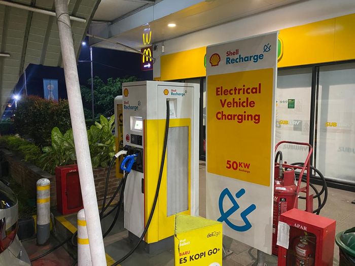 mobil baru, shell, Shell Recharge, BMW iX1 eDrive20 M Sport, Enaknya Ngecas Di SPKLU Shell Jagorawi, Istirahat Selesai Baterai Full