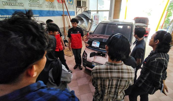 its surabaya, tekiro, servis gratis, Institut Sepuluh Nopember (ITS) Surabaya, Pelatihan otomotif Tekiro ITS, Tekiro dan ITS Surabaya Gelar Servis Gratis, Ada Bonus Pelatihan Otomotif