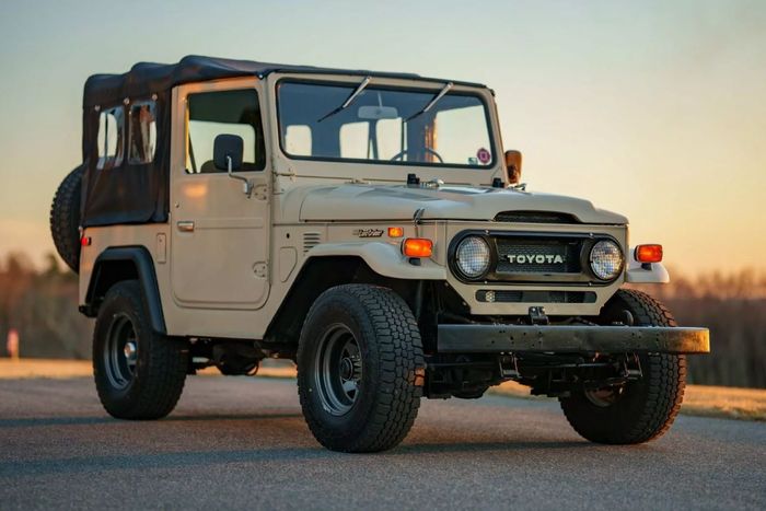 toyota land cruiser, fj40, restomod, GM V8 Small Block, Toyota Land Cruiser FJ40 Ini Tampil Klinyis, Jangan Kaget Waktu Buka Kap Mesinnya
