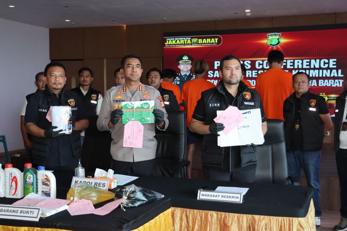 jakarta barat, polres jakarta barat, oli palsu, Oli Shell Helix Palsu, Gawat! Sindikat Oli Palsu Ditemukan di Kembangan, Pakai Cara Ini Pelaku Raup Milliaran