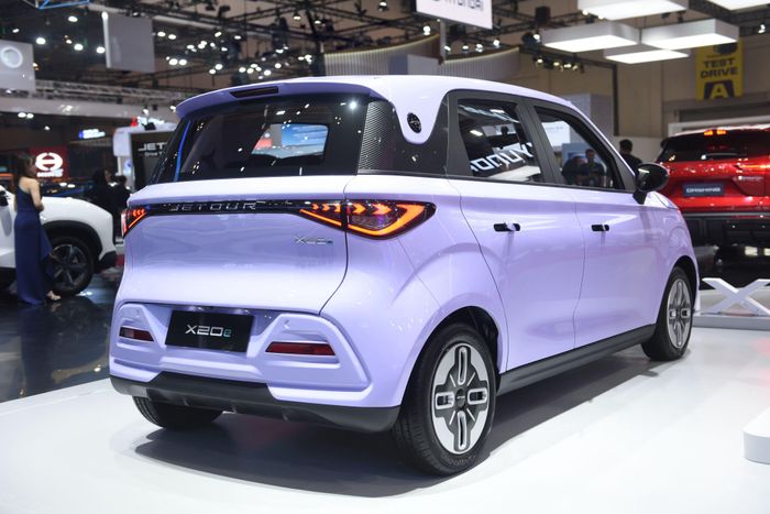 mobil listrik, Wall Charger, Jetour, mobil listrik jetour, JETOUR X20e EV, Baterai Menipis Saat ke Luar Kota, Jetour X20e EV Tawarkan Pengecasan Anti Ribet Ini