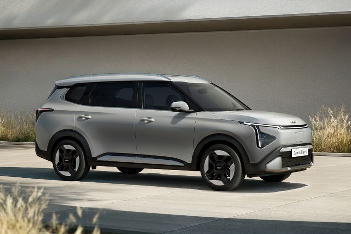 Hyundai, GIIAS 2025, Hyundai Stargazer Cartenz, Kia Carens Clavis EV, Ini Saudara Hyundai Stargazer Cartenz Dari Kia, Sudah Listrik Lho