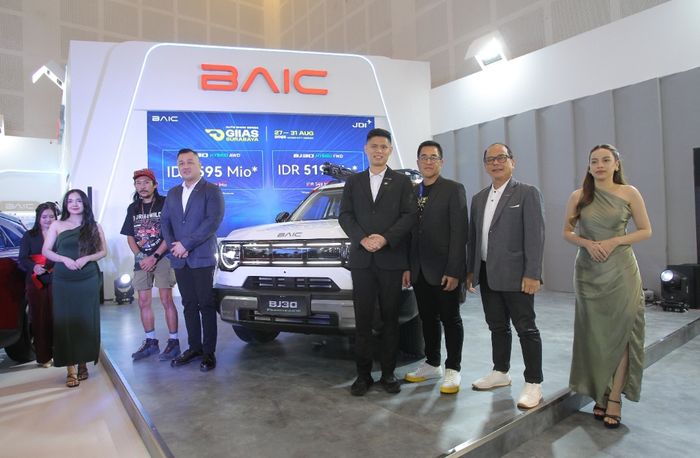 BAIC, baic bj40, BAIC BJ30 Hybrid, BAIC X55 II, GIIAS Surabaya 2025, Baru Nongol di Surabaya, BAIC BJ30 Hybrid Langsung Dikasih Diskon