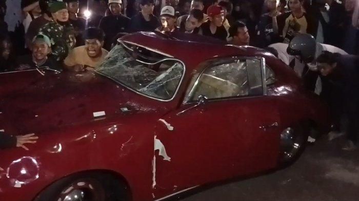 tesla model x, ford mustang fastback, Ahmad Sahroni, Rumah Ahmad Sahroni, Mobil Ahmad Sahroni, Ada Porsche sampai Tesla, Ini Deretan Mobil Ahmad Sahroni yang Hancur Diamuk Massa