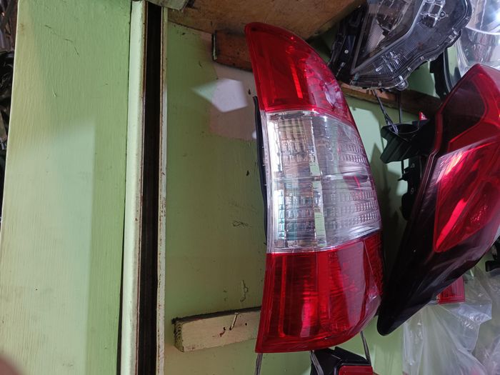 harga, lampu rem, mika, Kijang Innova, bengkel spesialis, copotan, Mika Lampu Rem Kijang Innova Pecah, Ini Biaya Gantinya di Bengkel