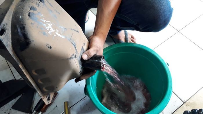 motor bekas, tangki bensin, tangki bensin motor, kapan kuras tangki bensin, dampak tangki bensin nggak pernah dikuras, dampak tangki bensin jarang dikuras, Ternyata Ini Sebabnya Tangki Motor Wajib Dikuras Tiap 50.000 Kilometer