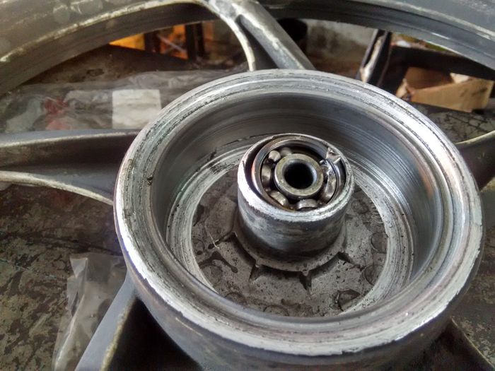 motor matic, bearing roda, gejala bearing roda rusak, bearing roda motor matic, gejala bearing roda motor matic rusak, bearing roda motor matic rusak, bearing roda motor matic oblak, Waspadai Bearing Roda Motor Matic Oblak, Simak Cara Mudah Mengetahuinya