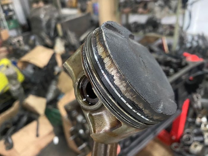 ring piston, sil klep, drat busi, pelumasan, Drat Busi Terlihat Ada Oli, Siap-siap Buat Ganti Komponen Ini