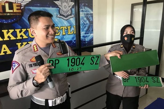 pelat nomor, Pelat Nomor Hijau, Kawasan Perdagangan Bebas, free trade zone, pelat hijau, Bukan Palsu, Indonesia Memang Punya Pelat Nomor Hijau Untuk Keperluan Khusus Ini