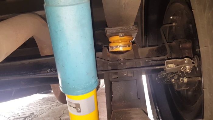 shockbreaker, kaki kaki mobil, bushing arm, mobil bergoyang, mobil terasa ngayun saat ngebut, Mobil Terasa Bergoyang Saat Kecepatan Tinggi? Cek Komponen Ini